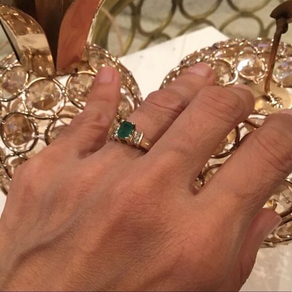 EMERALDāStoneĀ andāDiamondāAccentsā14ākāgold - Picture 2 of 4